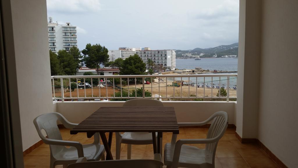 Apartamentos Vista al Puerto San Antonio Abad Habitación foto