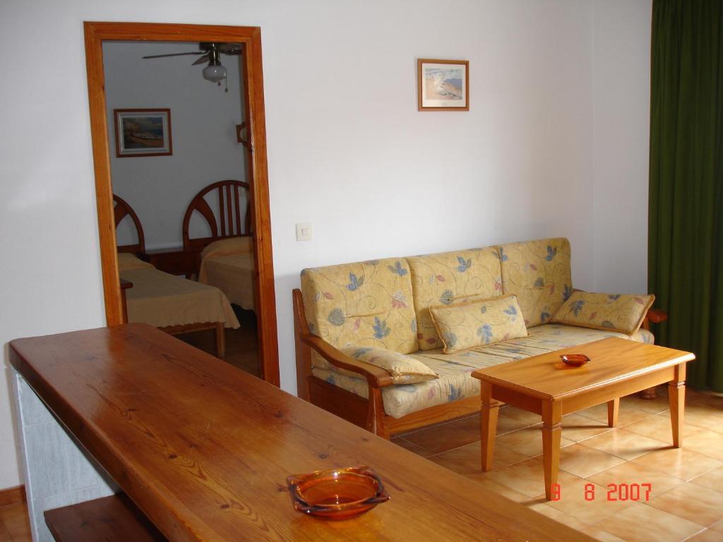 Apartamentos Vista al Puerto San Antonio Abad Habitación foto